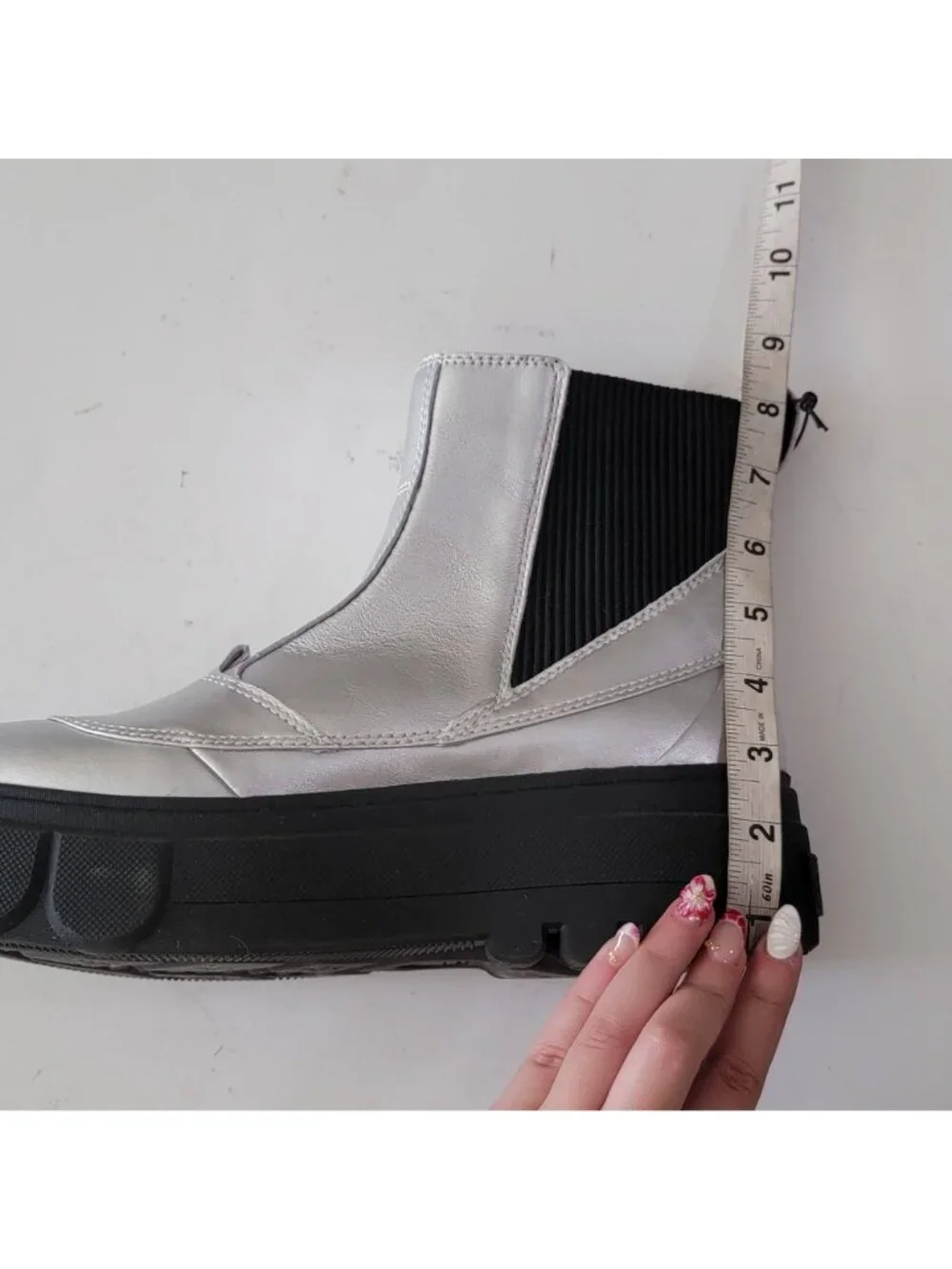 NEW Sorel Caribou X Boots Cyberpunk Gorpcore Streetwear Silver Future Womens 9.5